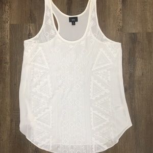 White detailed sleeveless blouse